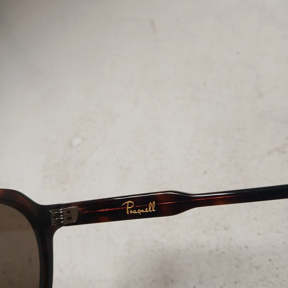 SUNGLASSES, TORTOISESHELL FRAME WITH BROWN LENSES – TEMPLE BRANDING 'PRAGNELL'