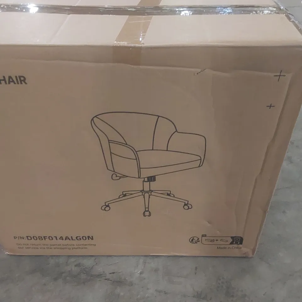 BOXED OFFICE CHAIR IN LIGHT GREEN