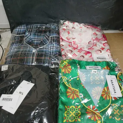 BOX OF APPROXIMATELY 20 CLOTHING AND FASHION ITEMS - VARIOUS COLOURS, SIZES AND STYLES