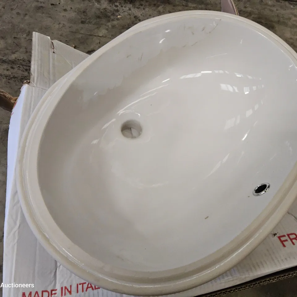 BOXED BAUHAUS UNDERMOUNT BASIN WHITE