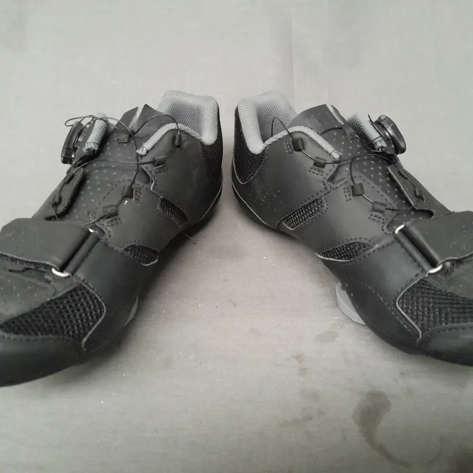 BOXED PAIR OF GIRO SAVIX II WOMEN'S CYCLING SHOES IN BLACK UK SIZE 5.5