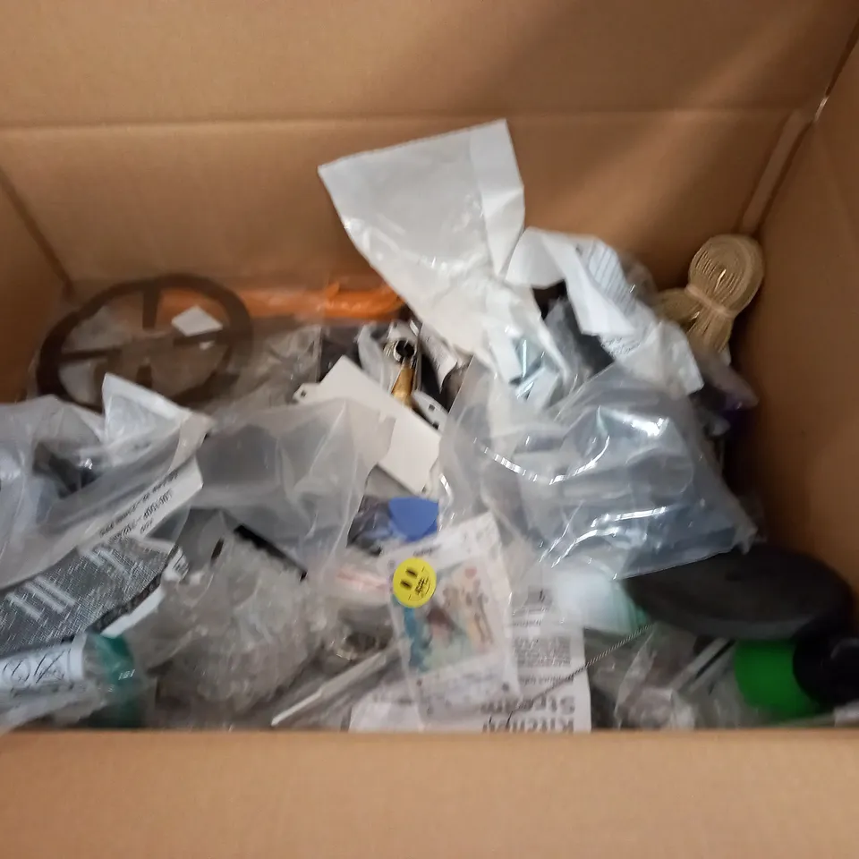 LARGE QUANTITY OF ASSORTED HOUSEHOLD ITEMS 