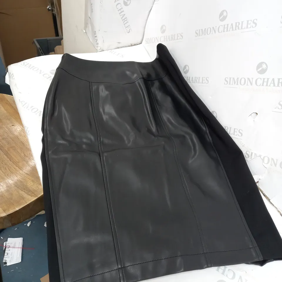 BLACK DANNI MINOGUE FAUX LEATHER MINI SKIRT