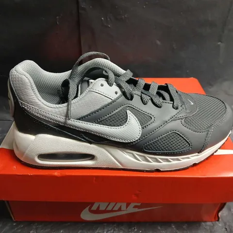 BOXED PAIR OF NIKE AIR MAX IVO (GS) KIDS' TRAINERS - UK 4Y