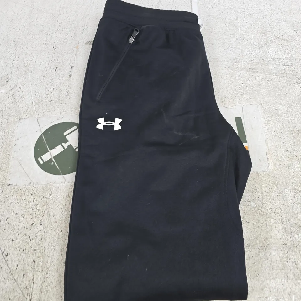 UNDER ARMOUR BLACK TRACK PANTS - SIZE YL
