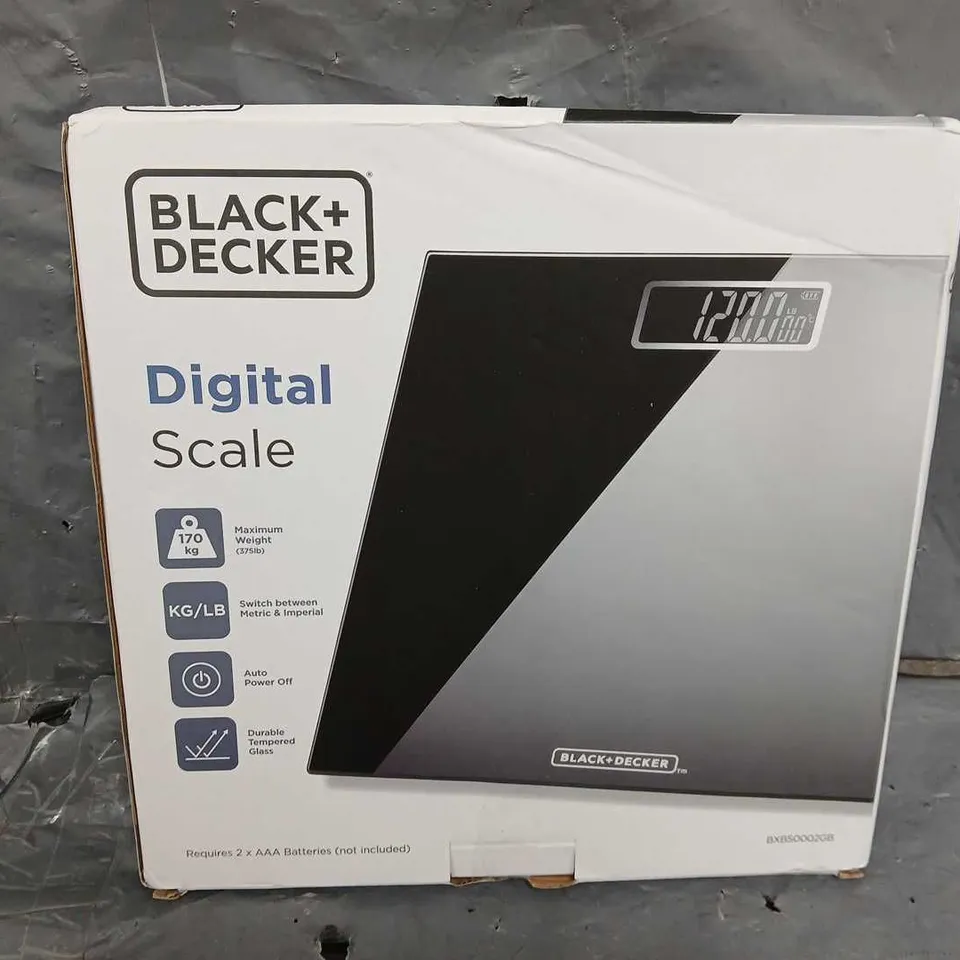 BOXED BLACK + DECKER DIGITAL SCALE