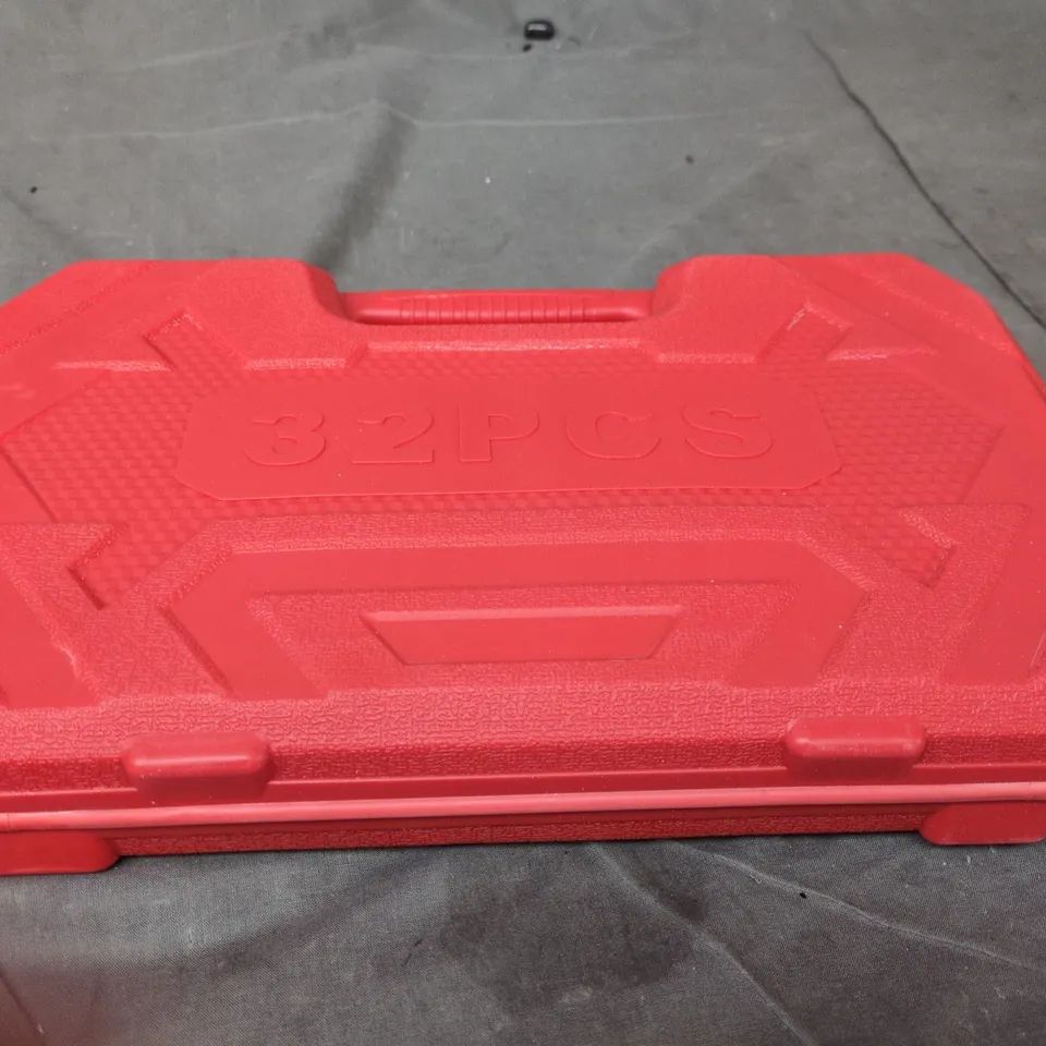 32-PIECE SOCKET SET IN RED CASE