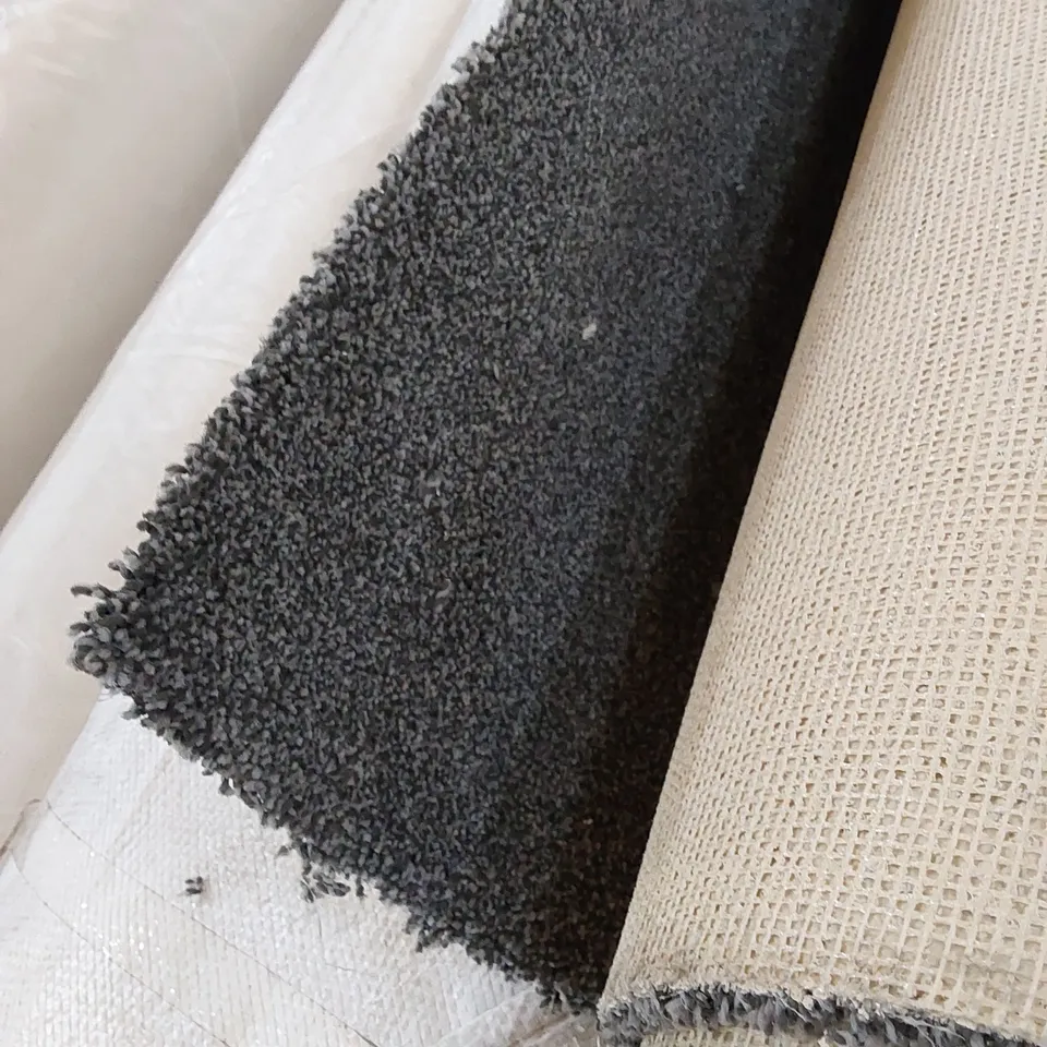 ROLL OF QUALITY PRIMO ULTRA RAVEN CARPET // SIZE: APPROXIMATELY 4 X 2.46m