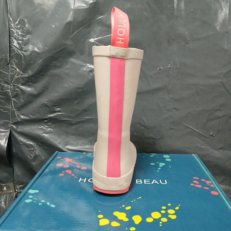 HOLLY & BEAU KIDS' RUBBER RAIN BOOT – WHITE WITH PINK STRIPE 