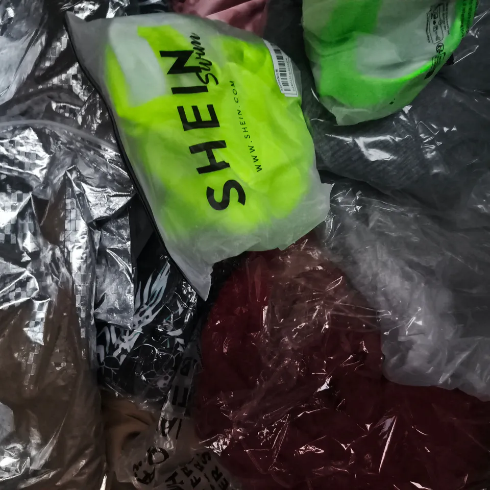 APPROXIMATELY 20 ASSORTED CLOTHING AND FASHION PRODUCTS IN VARIOUS STYLES AND SIZES - COLLECTION ONLY