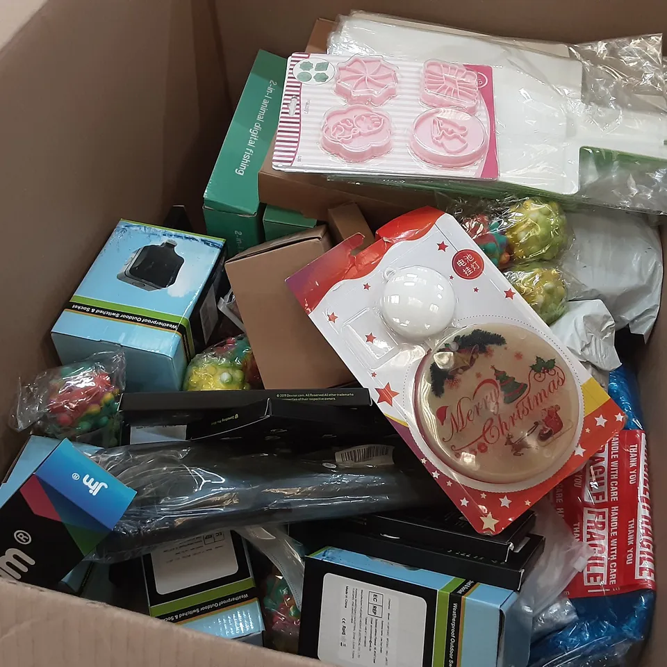PALLET OF ASSORTED HOMEWARE ITEMS TO INCLUDE OUTDOOR POWER SOCKETS, BABY TOYS, PHONE CASES ETC 