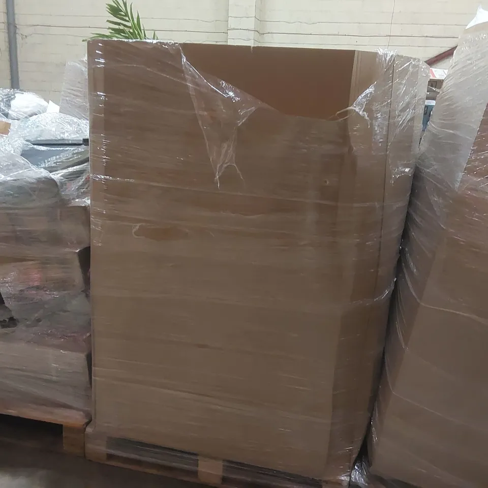 PALLET CONTAINING A LARGE QUANTITY OF ASSORTED GARDEN PRODUCTS INCLUDING: SLUG REPELLANT, ARTIFICIAL PLANTS, ARTIFICIAL GRASS ECT