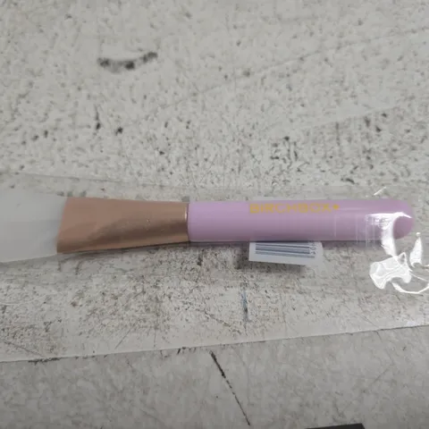 BOX OF APPROXIMATELY BIRCHBOX SILICONE FACE BRUSH