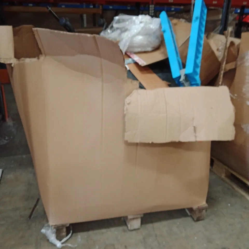 PALLET OF ASSORTED ITEMS TO INCLUDE;FLOOR TILES, GAMING CHAIR, CALENDER,CLOTHES LINE