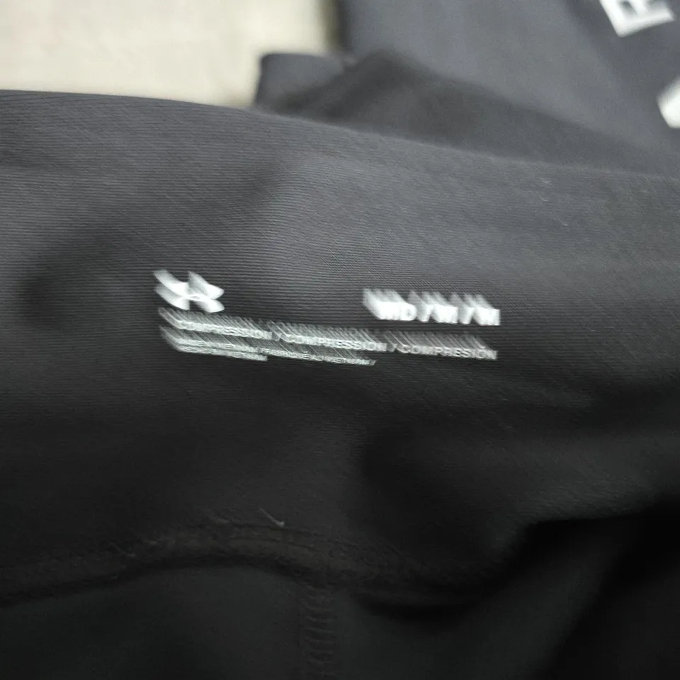 UNDER ARMOUR COMPRESSION BOTTOMS IN BLACK - MEDIUM