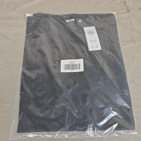 BAGGED HOLLISTER CASUAL TEE - SIZE M 