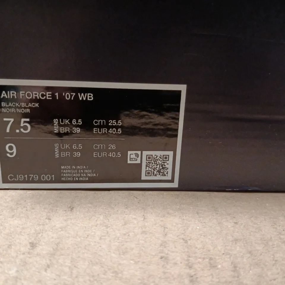NIKE AIR FORCE 1 TRAINERS BLACK SIZE 6.5