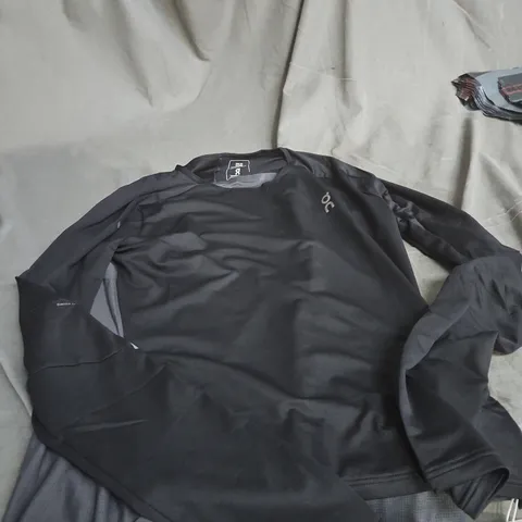 ON RUNNING WOMEN'S PERFORMANCE LONG-T TOP – UK 6 (XS)