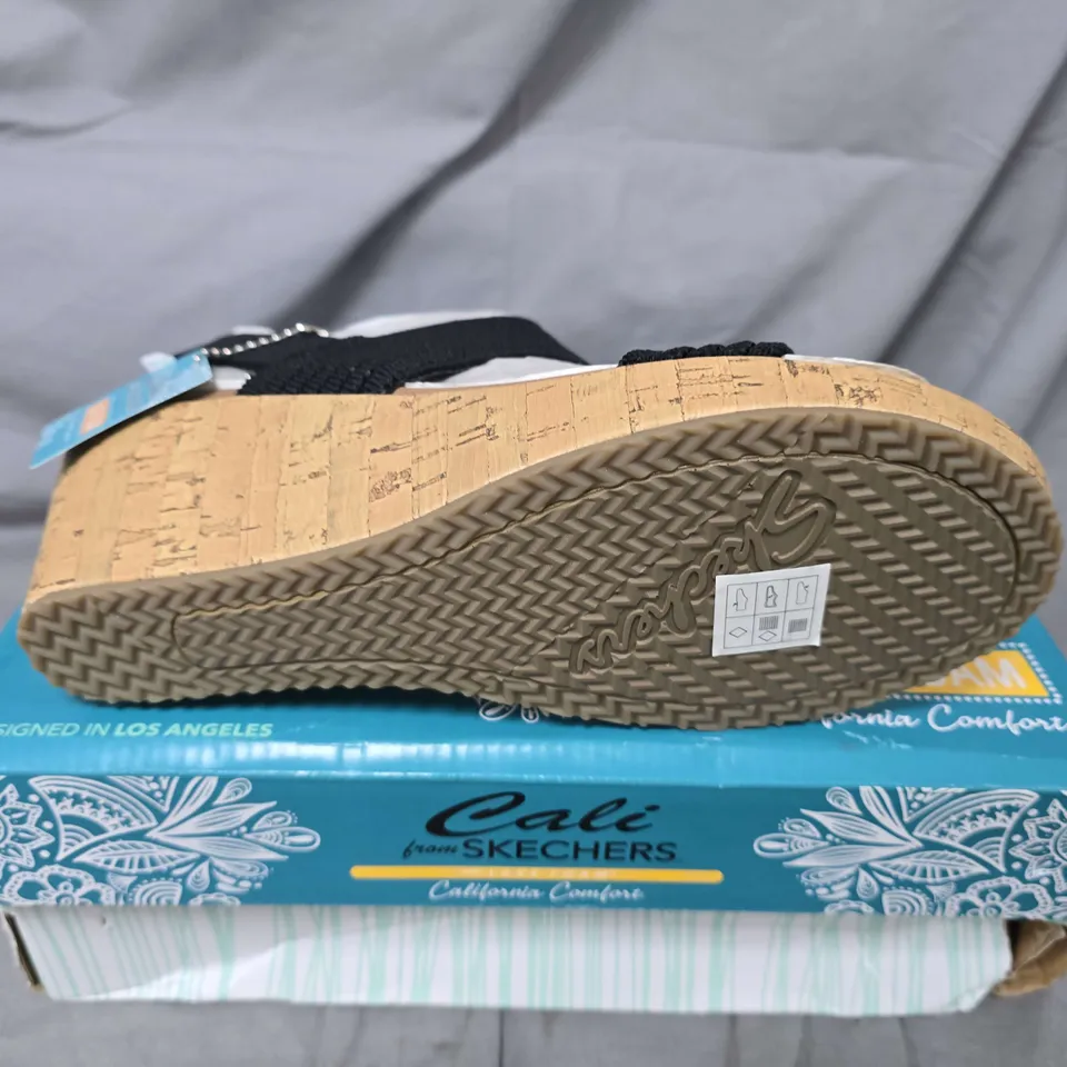 BOXED PAIR OF SKECHERS BEVERLEE SHEER LUCK SANDALS IN BLACK - UK 7