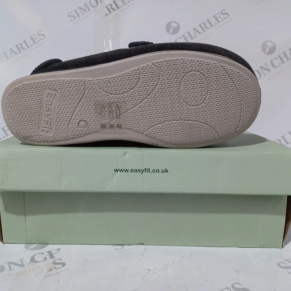 BOXED PAIR OF EASYFIT CATHRINE SHOES IN GREY SIZE 5