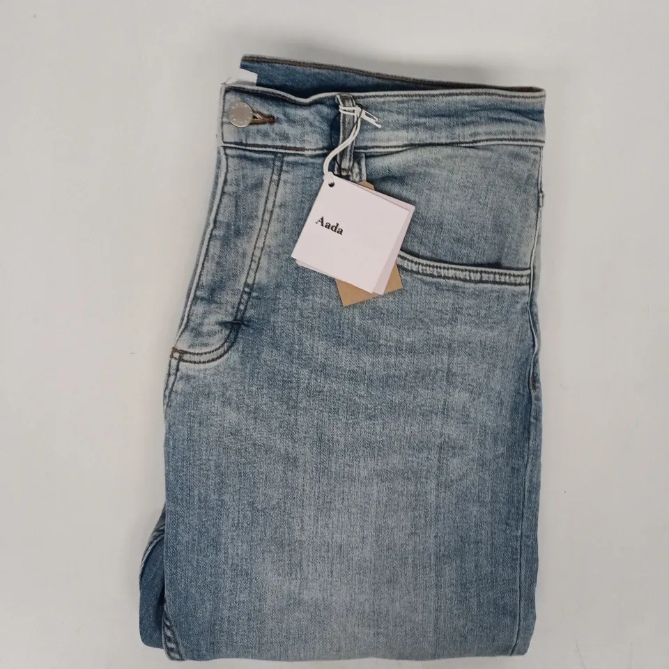 AADA STUDIOS NOAH TAPERED FIT JEANS IN LIGHT BLUE SIZE 34/34