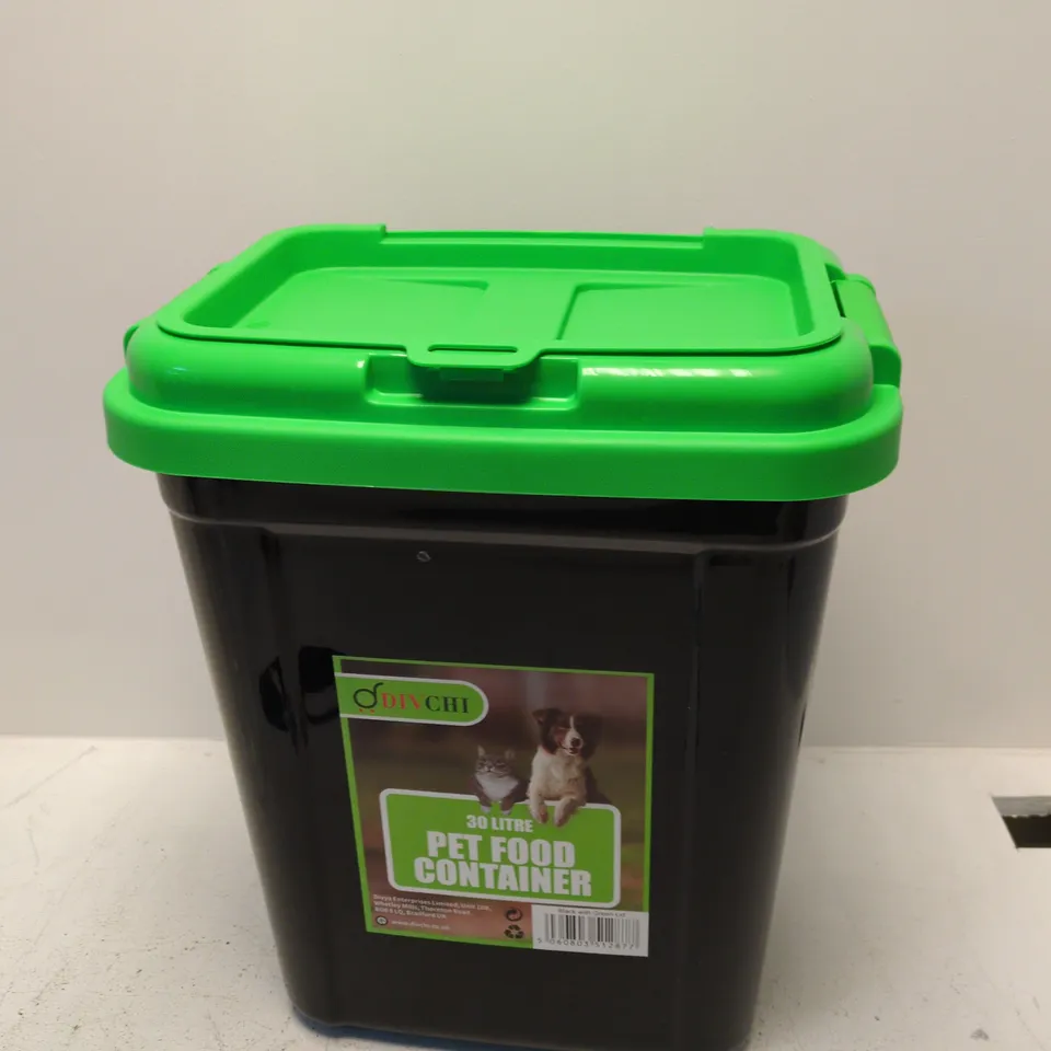 30 LITRE PET FOOD CONTAINER WITH BRIGHT GREEN LID