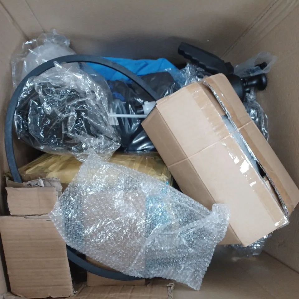 LARGE QAUNTIITY OF ASSORTED CAR ITEMS TO INCLUDE - CAR SEAT COVERS - TRIM- SIDE MIRROR / COLLECTION ONLY 