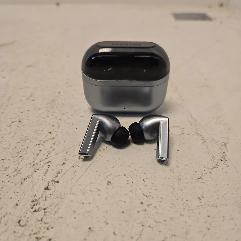 SAMSUNG GALAXY BUDS3 PRO BOXED