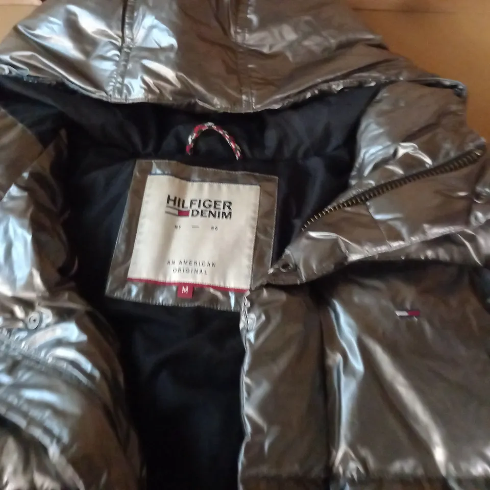 HILFIGER DENIM SILVER METALLIC PADDED COAT - M
