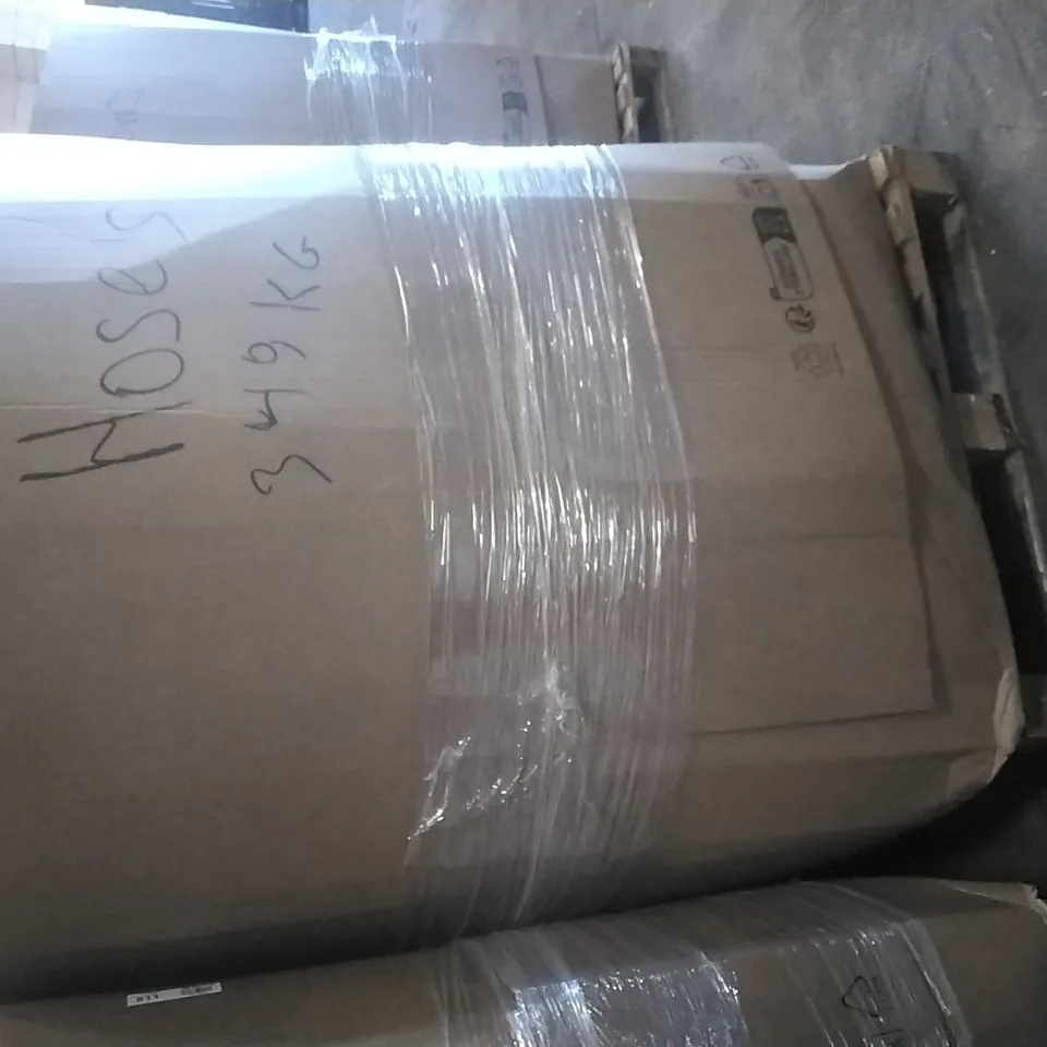 PALLET CONTAINING A LARGE QUANTITY OF HOSES
