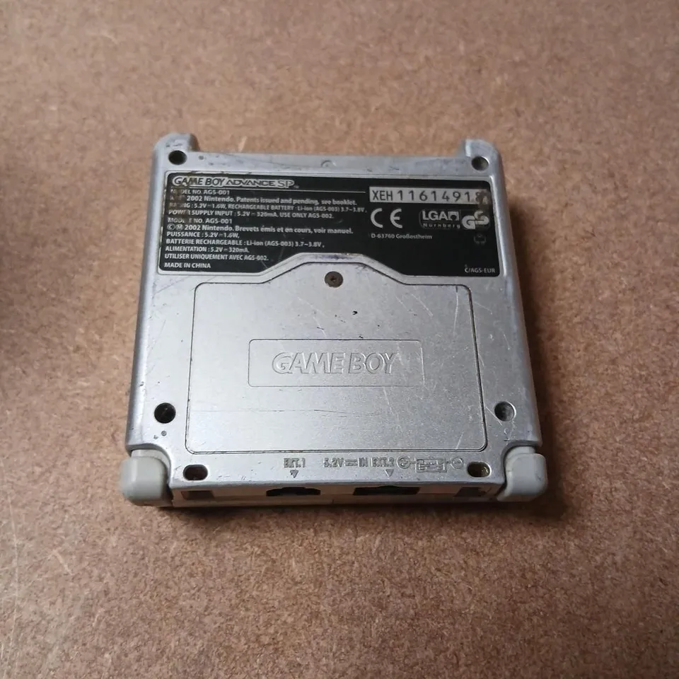 NINTENDO GAME BOY ADVANCE SP (SILVER)