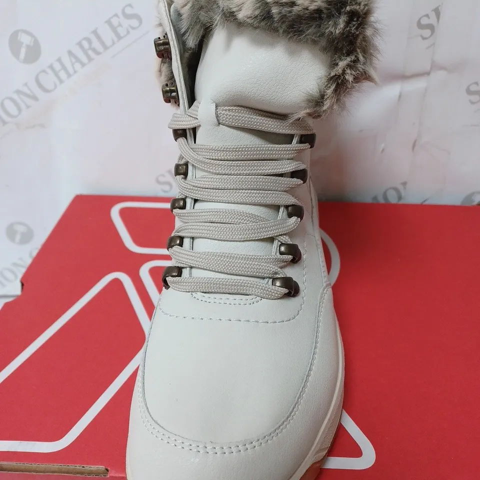 BOXED RIEKER REVOLUTION HIKER BOOTS, OFF WHITE - SIZE 5