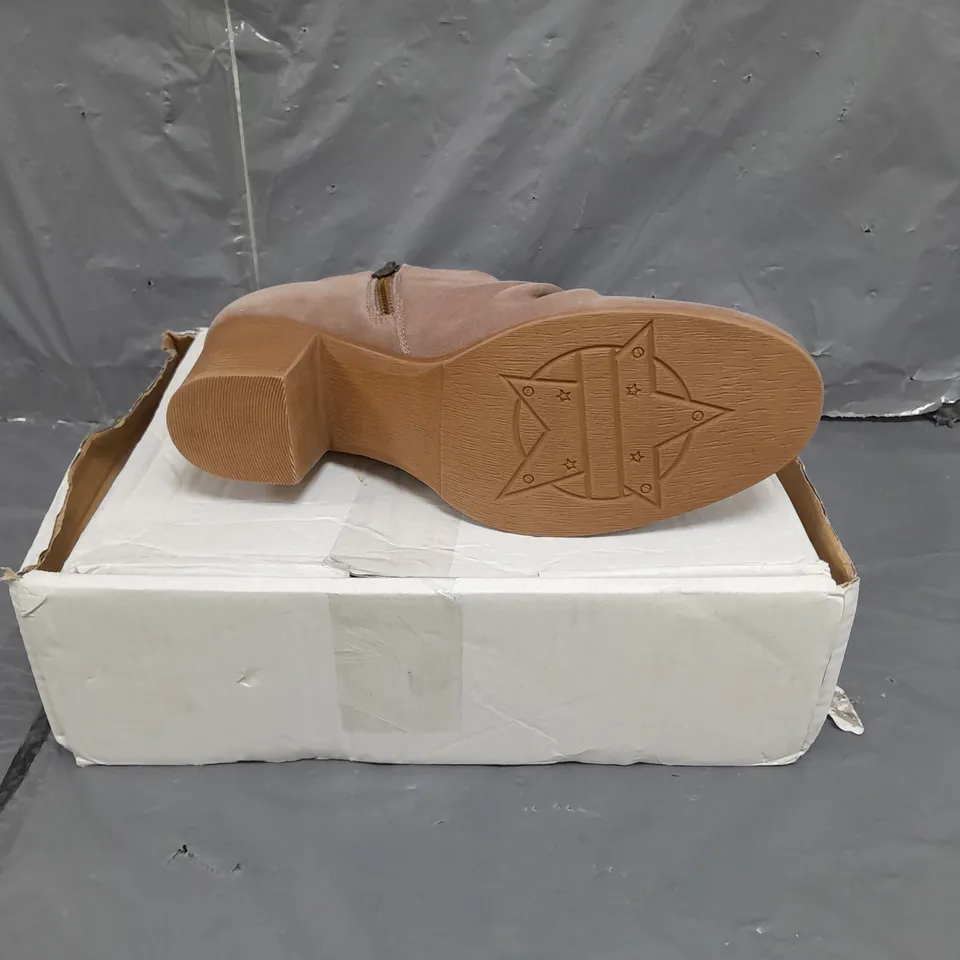 SKECHERS WATER RESISTANT CITY BOOT- MUSHROOM