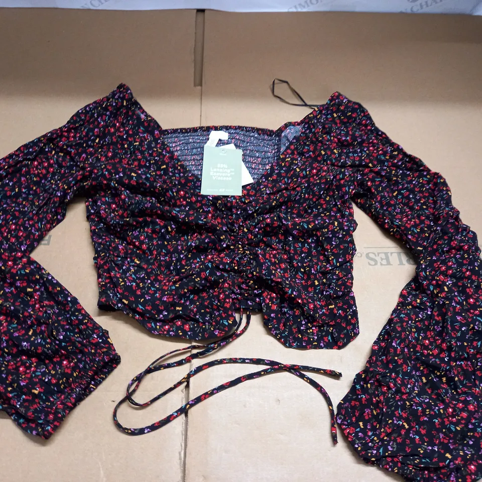 H&M CROPPED RED FLORAL TOP - EUR M