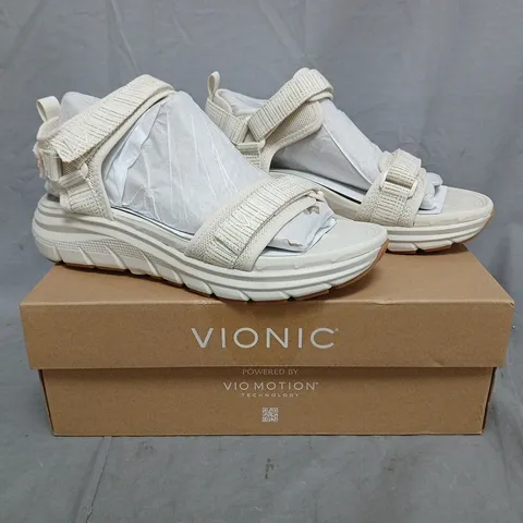 BOXED PAIR OF VIONIC WALK MAX SANDALS IN CREAM SIZE 6