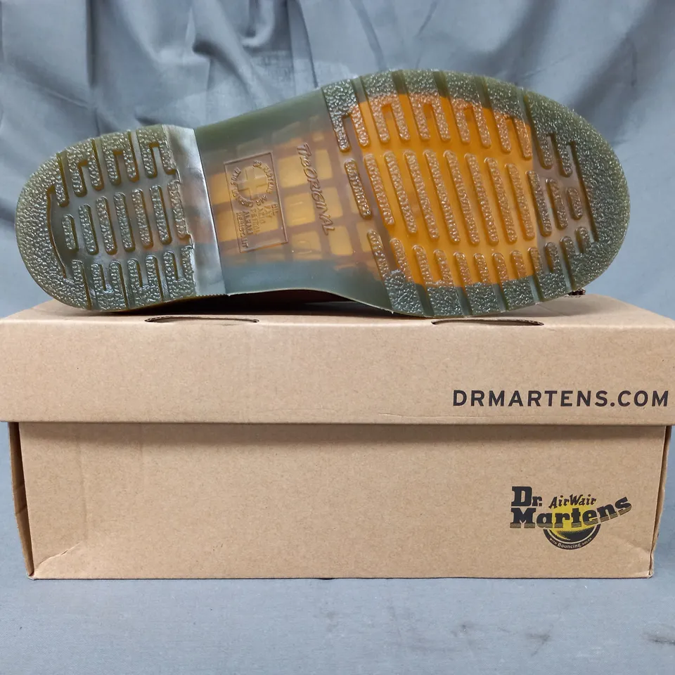 BOXED PAIR OF DR MARTENS 1461 SHOES IN SAVANNAH TAN UK SIZE 5