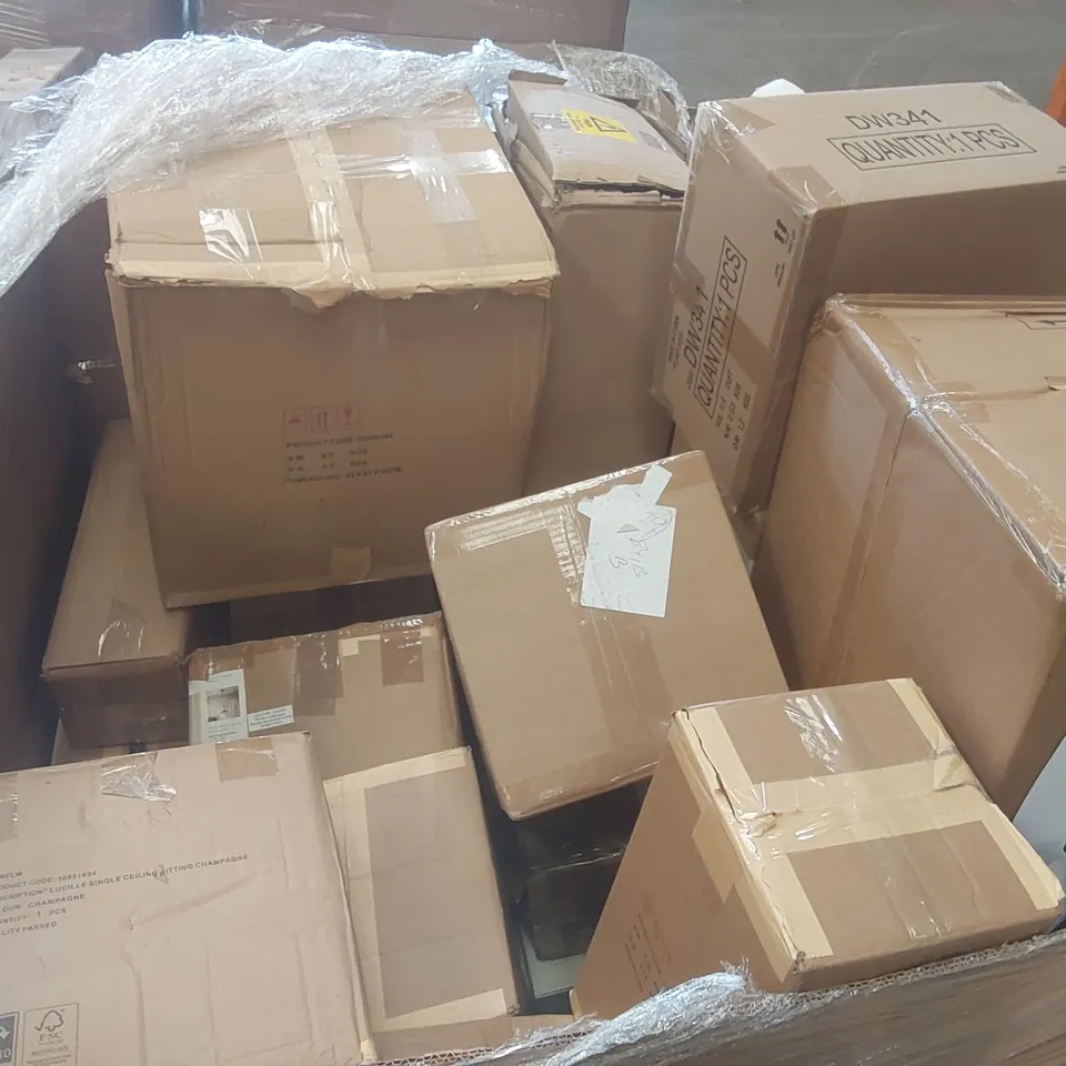 PALLET CONTAINING A VERY LARGE QUANTITY OF ASSORTED DESIGNER LIGHTING PRODUCTS INCLUDING: REMI FLOOR LAMP, CEILING LIGHTS, AUBURN FLOOR LAMP, WALL LIGHT ECT