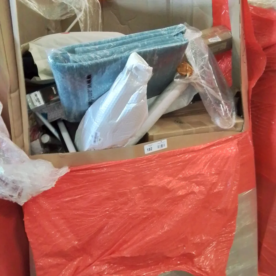 PALLET OF ASSORTED ITEMS TO INCLUDE, OVER DOOR HANGERS, COAT RACK, BBQ RACK, VENETIAN BLIND, INFLATABLE BED, AMIDA RUG.