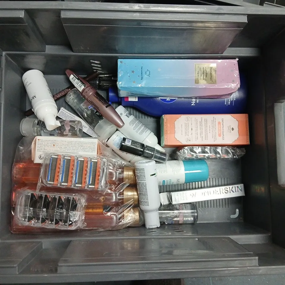 APPROXIMATEY 20 ASSORTED HEALTH AND BEAUTY PRODUCTS TO INCLUDE TCP LIQUID, BABY BEDTIME BATH AND DR SQUATCH SHAMPOO