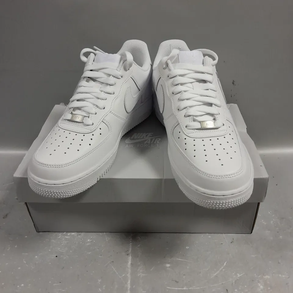BOXED PAIR OF NIKE AIR FORCE 1 '07 TRAINERS IN WHITE - 8