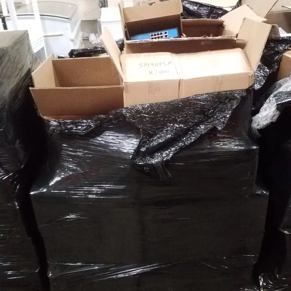PALLET CONTAINING ASSORTED ELECTRICAL PRODUCTS INCLUDING 1.5M TRIPLE PHONO CABLES, 2 PHONO TO 2 PHONO CABLE & EXTENSION CORD