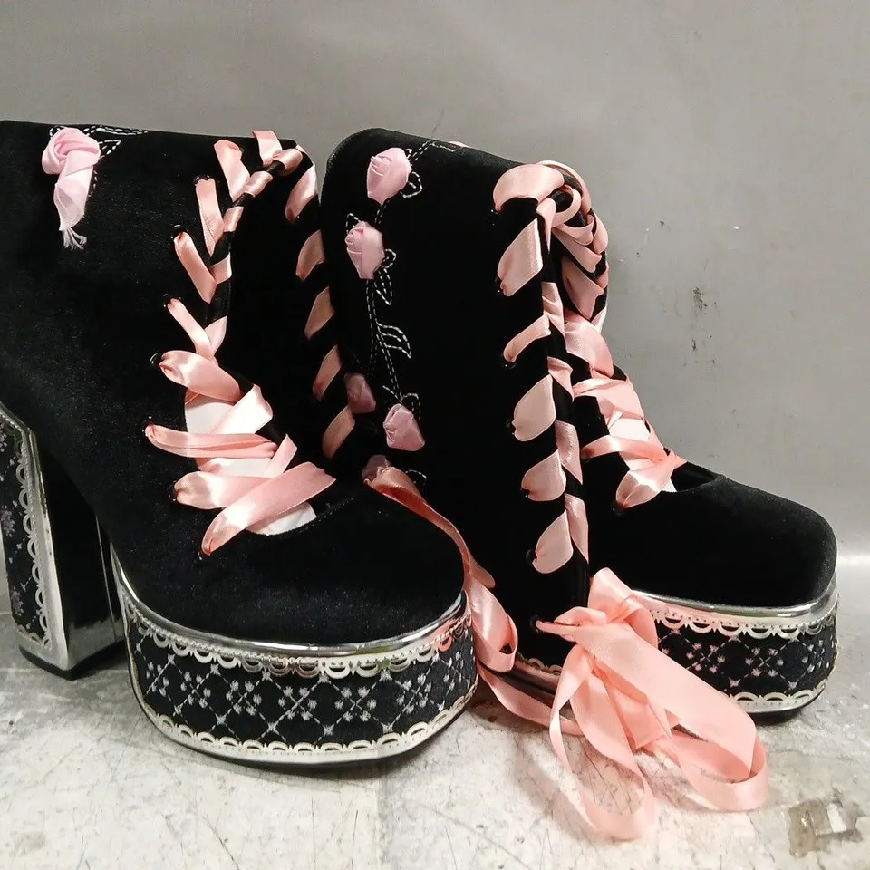 BOXED PAIR OF KOI GUILTLESS GHOST LACE UP PLATFORM LONG BOOTS IN BLACK SIZE UK 5
