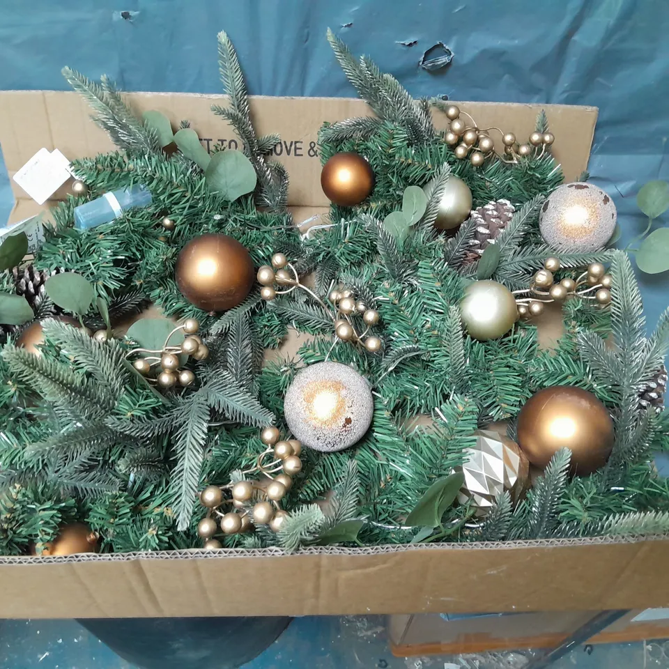 9FT COPPER AND GOLD PRE-LIT GARLAND  RRP £45.99