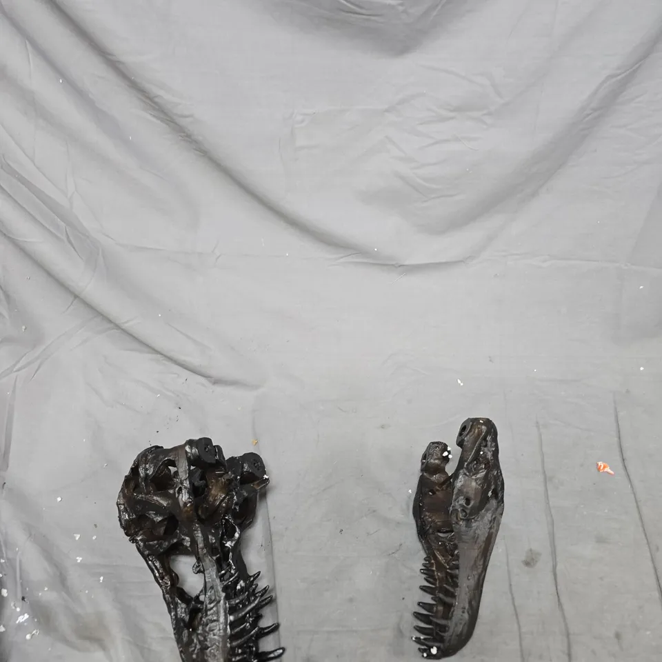 BLACK SCULPTED SKULL– DECORATIVE RESIN REPLICAS