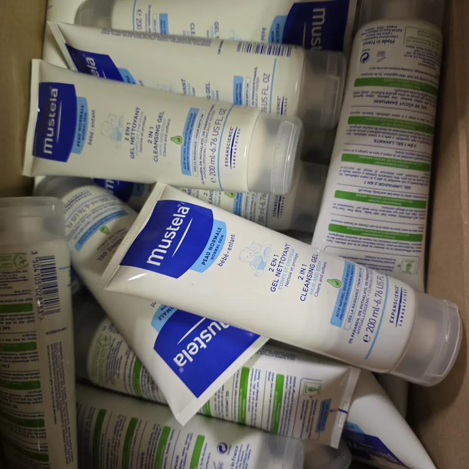 BOX OF APPROXIMATELY 25 MUSTELA 2 IN 1 CLEANSING GEL HAIR & BODY 
