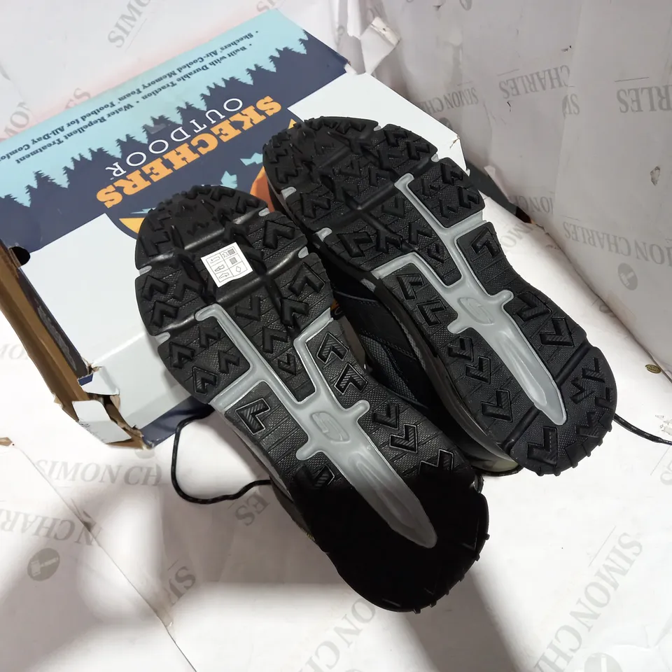 BOXED PAIR OF SKETCHERS MENS HIGH TOPS - SIZE 10