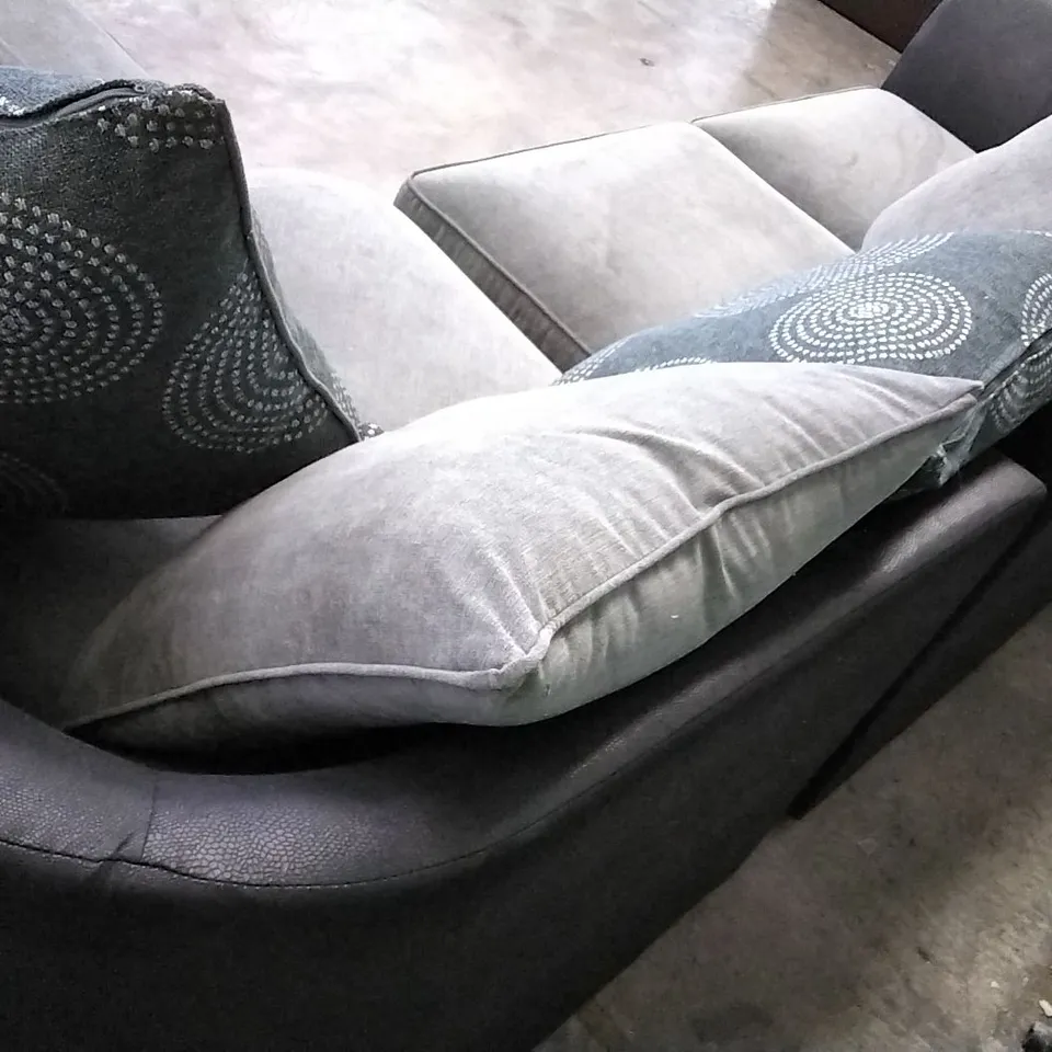 BAGGED DANUBE TRUE CORNER RIGHT HAND SOFA SECTION IN BLACK/GREY