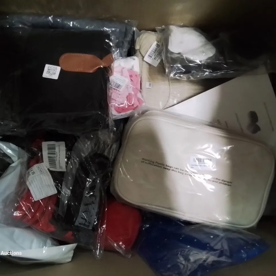 BOX CONTAINING LARGE AMOUNT OF MIXED FASHION ITEMS, CLOTHING, COSTUME/DRESS UP JEWELLERY ETC.