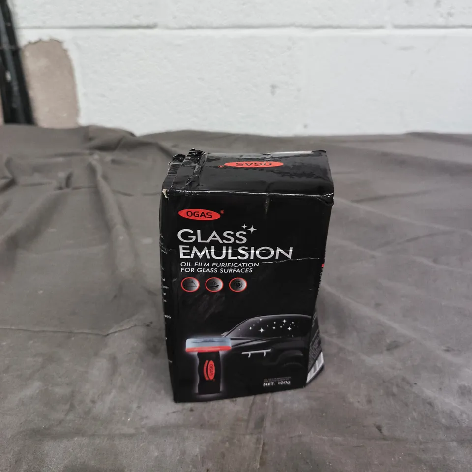 BOX OF APPROXIMATELY 12 ASSORTED AUTO ITEMS INCLUDING CONTINENTAL RACE KING TYRE ,  GLASS EMULSION AND ANYDAY BABY CAR MIRROR 