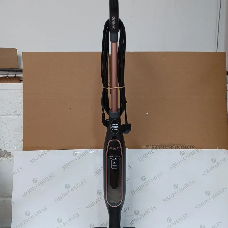 SHARK STEAM SCRUBBER WITH STEAM BLAST S7201 [COLLECTION ONLY]